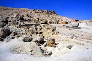 Dra’ Abu el-Naga’
